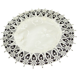 Obrúsok svetlo krémový dekoračný obrúsok s ozdobným lemom