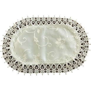 Dekoračný obrúsok v svetlo krémovej farbe s ozdobným lemom