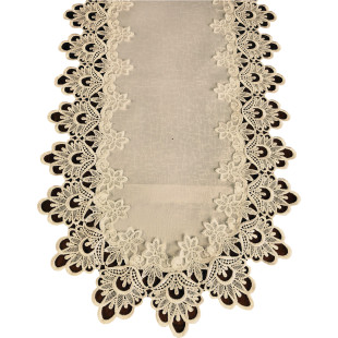 Béžový oválny dekoračný behúň na stôl s čipkou