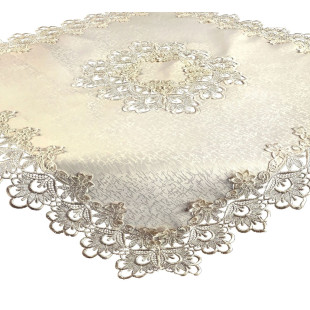 Krémový dekoračný obrus na stôl s čipkou