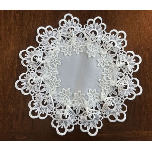 Obrúsok štvorcový s čipkovaným lemom