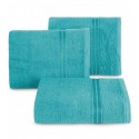 Modrý bavlnený uterák s ozdobným pruhom