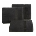 Čierny bavlnený uterák s ozdobným dvojitým pruhom