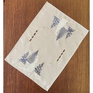 Obrúsok sivý so striebornými stromčekmi