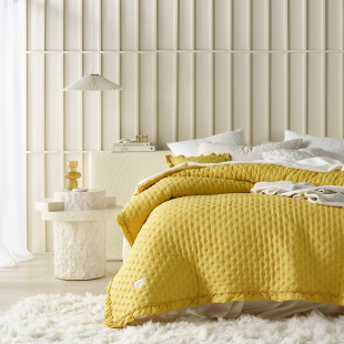 Dekoračný prehoz na posteľ MOLLY v horčicovej farbe