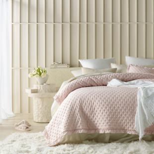 Dekoračný prehoz na posteľ MOLLY v púdrovo ružovej farbe