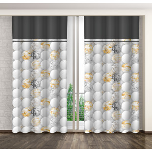 Sivý dekoračný záves so zlato-strieborným geometrickým vzorom