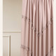Púdrovo ružový dekoračný záves CHLOE so zavesením na kruhy