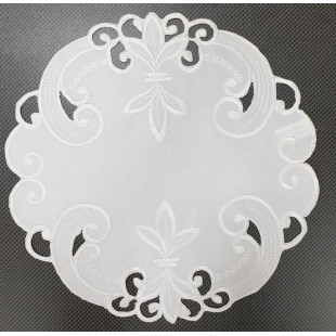 Obrúsok kruhový zdobený v bielej farbe