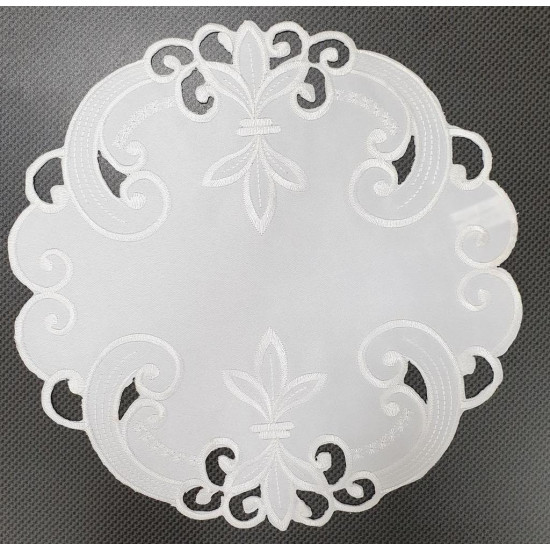 Obrúsok kruhový zdobený v bielej farbe