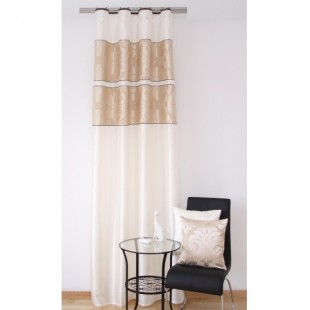 Elegantný krémový záves na okno s béžovo hnedým vzorom