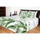 Biely prešívaný prehoz na posteľ so zeleným rastlinným motívom