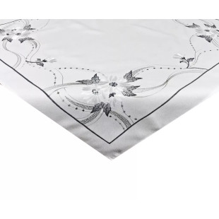 Dekoračný obrus v bielej farbe s kvetmi