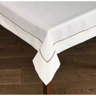 Obrus na stôl krémový s béžovým lemom